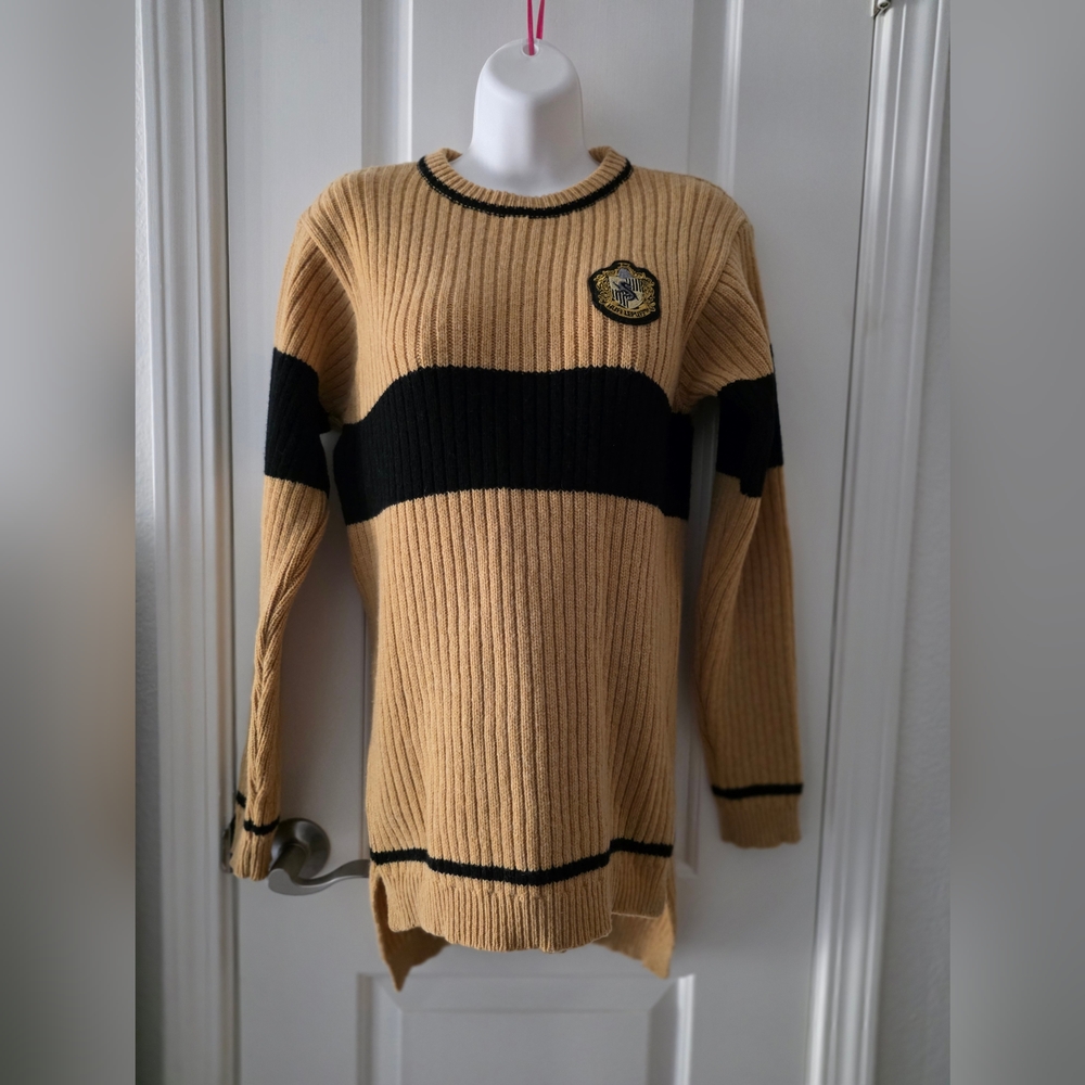 Universal Studios Harry Potter Huflepuff QuidditchWool Sweater Size M.